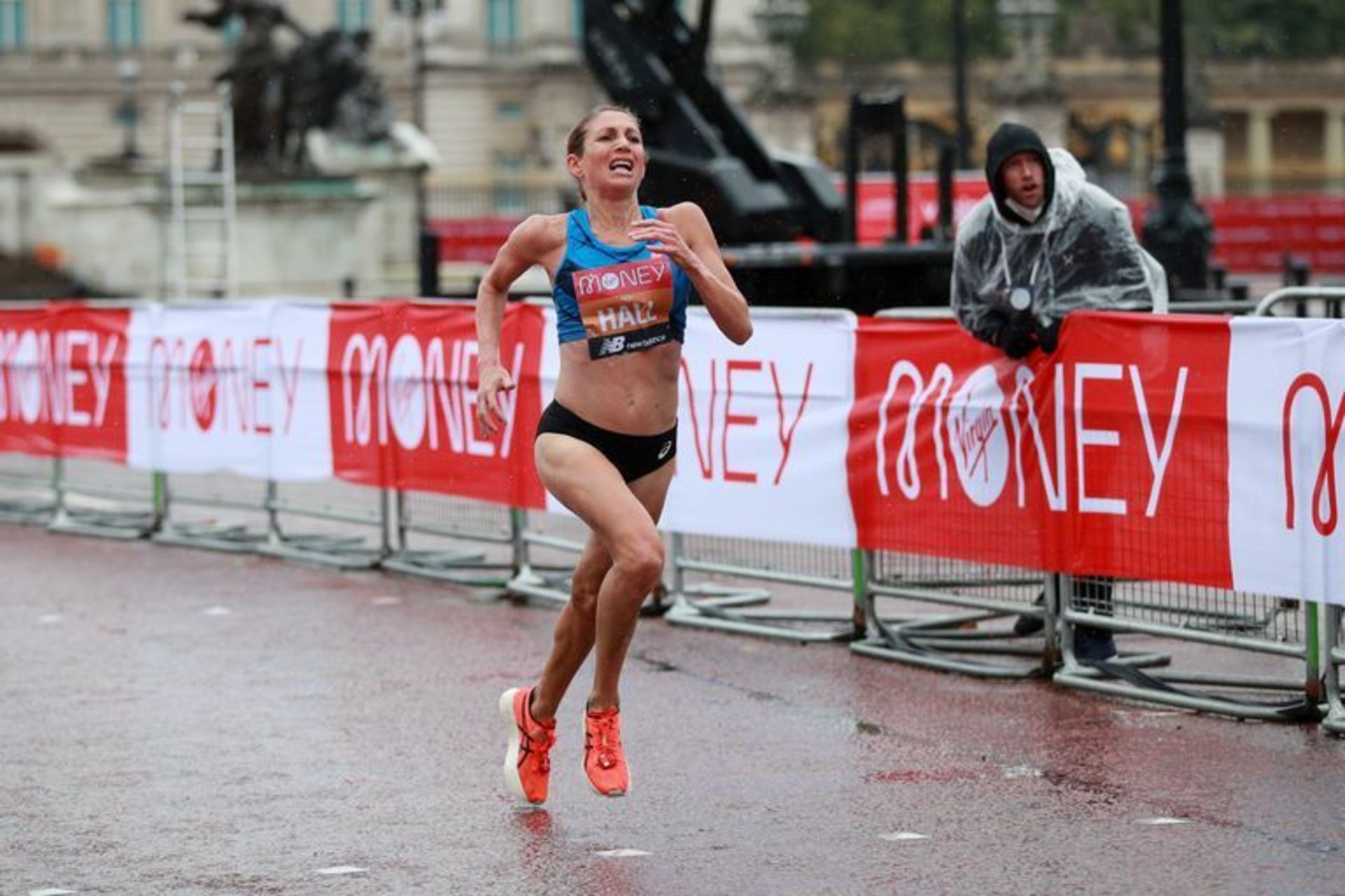 Настоящая героиня Лондонского марафона-2020: Сара Холл! Видео супер-финиша - 2-е место!