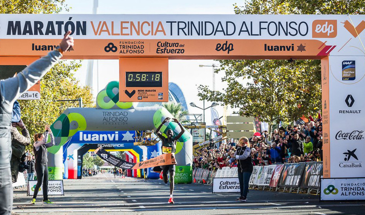 Abraham-Kiptum-world-record-by-Medio-Maraton-de-Valencia-Trinidad-Alfonso
